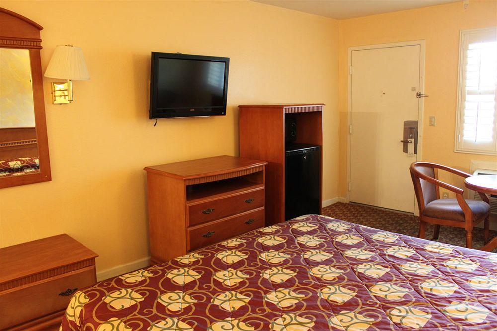Orange Tustin Inn In Ориндж Экстерьер фото