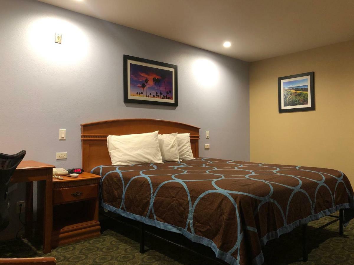 Orange Tustin Inn In Ориндж Экстерьер фото