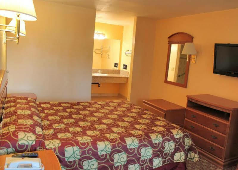 Orange Tustin Inn In Ориндж Экстерьер фото