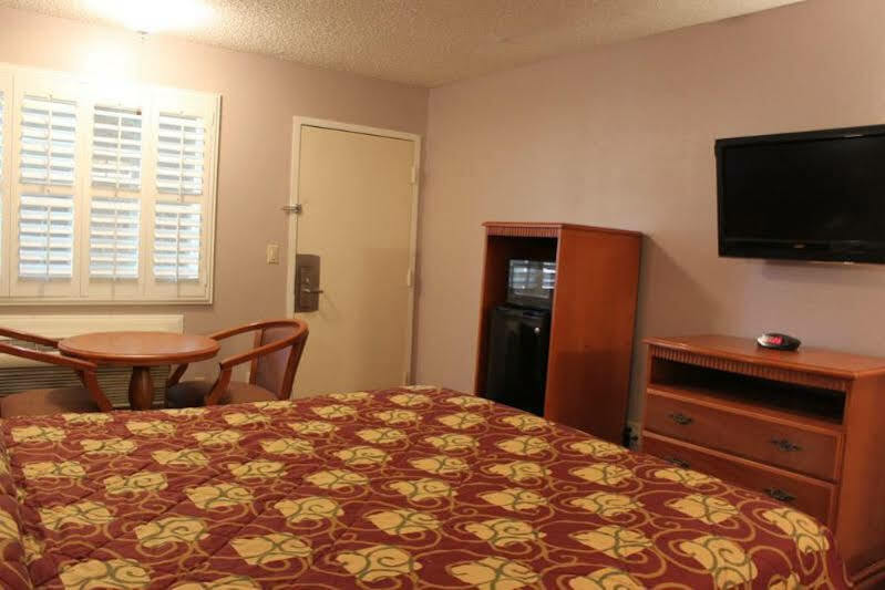 Orange Tustin Inn In Ориндж Экстерьер фото