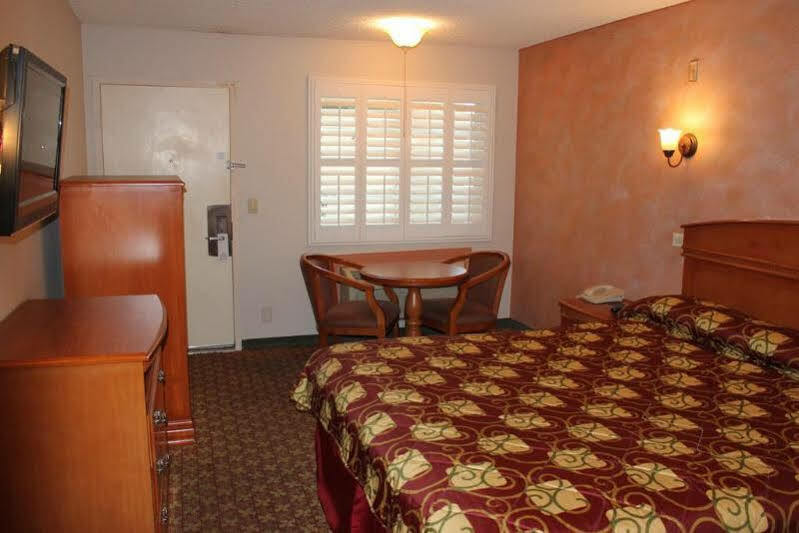 Orange Tustin Inn In Ориндж Экстерьер фото